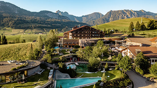 Das Hotel Jungbrunn in Tirol wurde umgebaut. Vom gelungenen Ergebnis können sich Gäste ab 19. Mai 2021 überzeugen. Bildnachweis: Hotel Jungbrunn, Tannheim/Tirol 